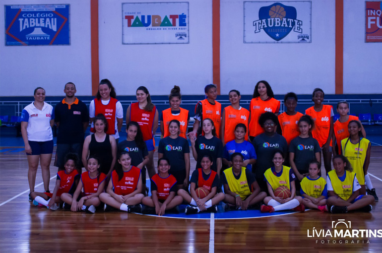 BASQUETEBOL TAUBATE: EQUIPE SUB 19 FEMININO TAUBATE X SJC